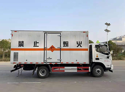南坤镇爆破器材运输车