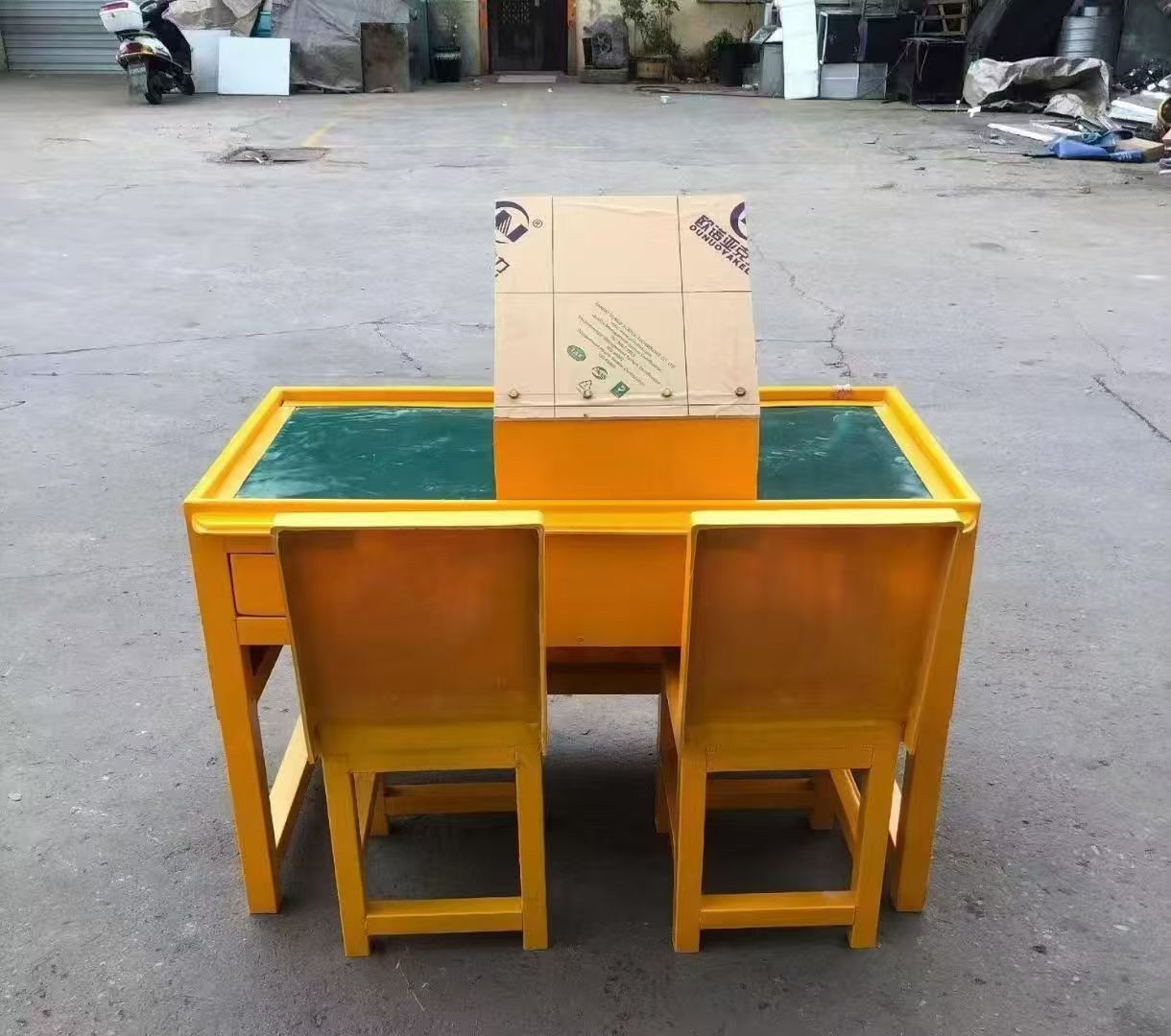 南坤镇防静电导通桌井下煤矿火工品发放桌：危险品流转的安全守护者